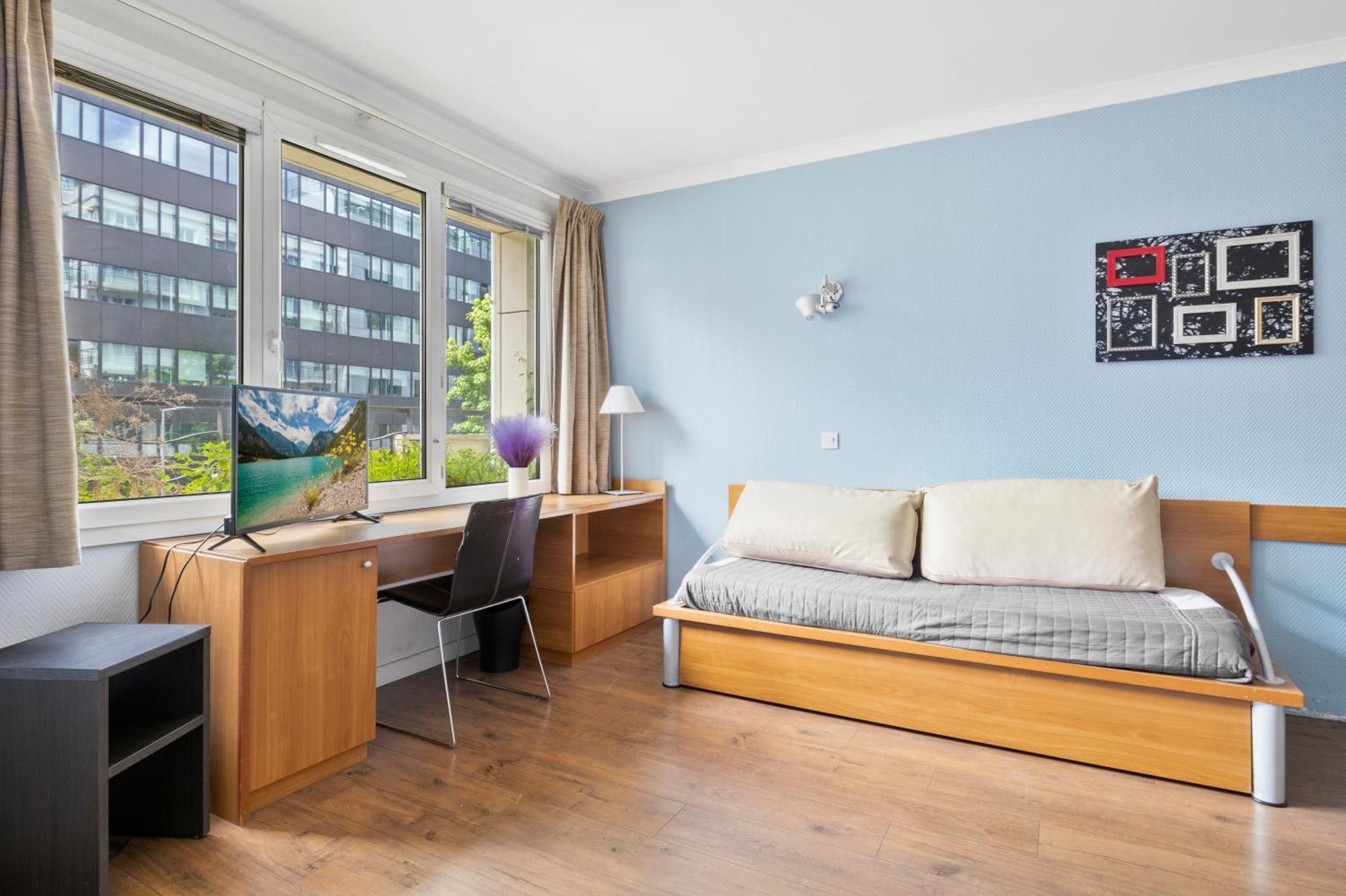 Grand Appartement Avec Balcon - Proche Parc Des Expo - Parking Privee Issy-les-Moulineaux Exterior photo