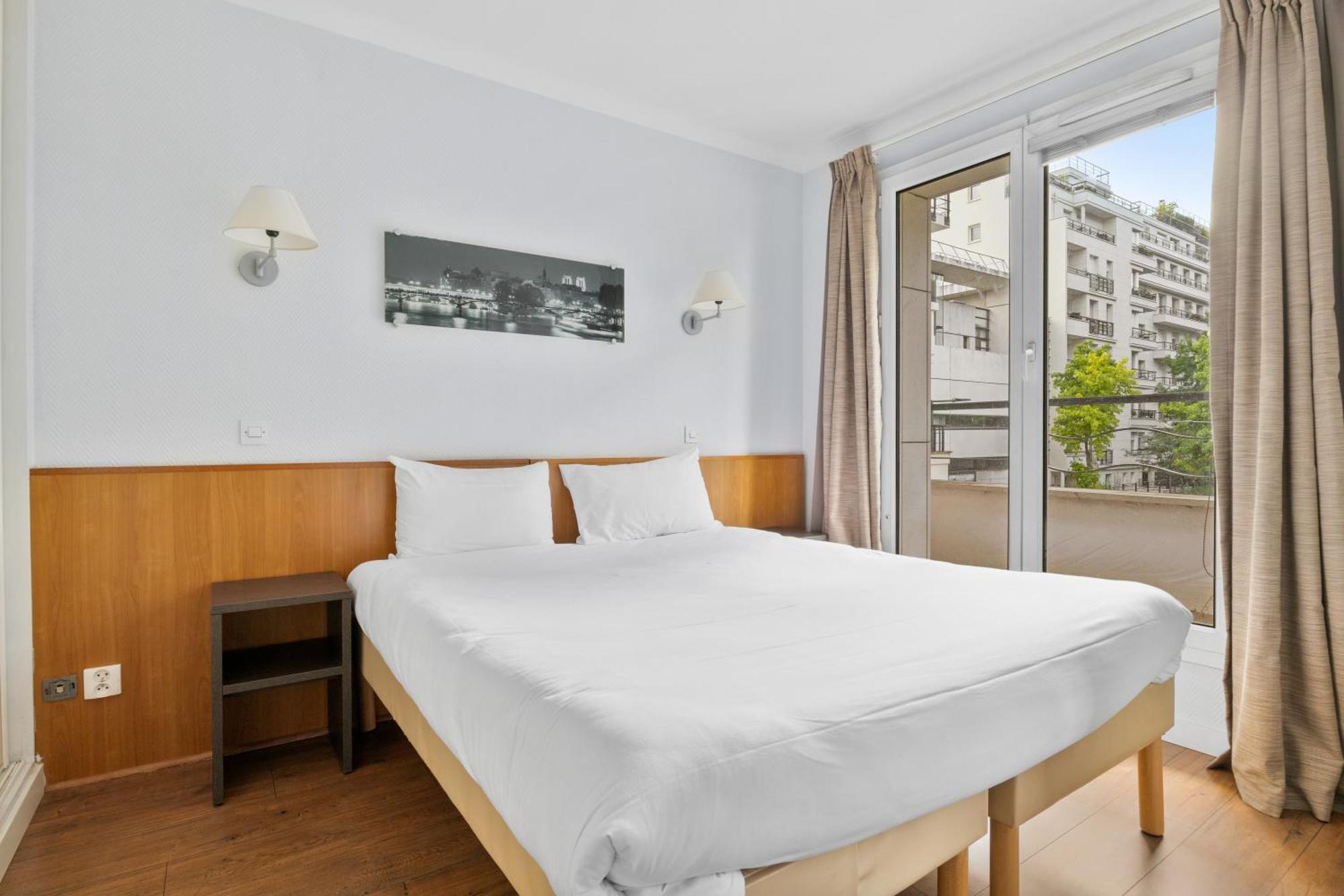 Grand Appartement Avec Balcon - Proche Parc Des Expo - Parking Privee Issy-les-Moulineaux Exterior photo